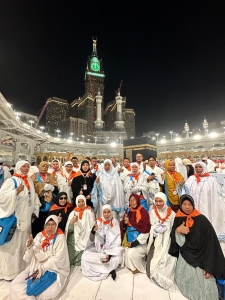 https://www.rajatourandtravel.com/gambar/photo/photo-dokumentasi-kegiatan-umrah-41.jpg