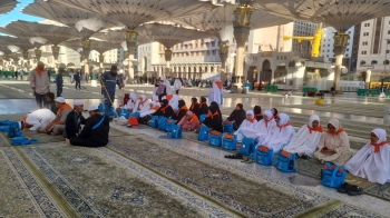 https://www.rajatourandtravel.com/gambar/photo/photo-dokumentasi-kegiatan-umrah-42.jpg