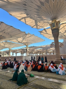 https://www.rajatourandtravel.com/gambar/photo/photo-dokumentasi-kegiatan-umrah-44.jpg