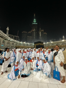 https://www.rajatourandtravel.com/gambar/photo/photo-dokumentasi-kegiatan-umrah-54.jpg